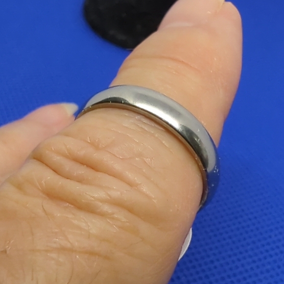 Stainless Steel ❤️Finger Ring 2mm Women Girl Couple Plain Wedding Band Sz 8 - Picture 6 of 6